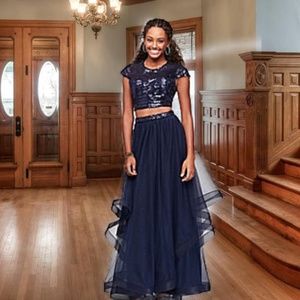 💲Sale💲❤️Embellished Top & Mesh Skirt Gown Set❤️